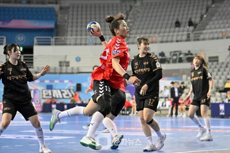 광주도시공사 정현희가 돌파슛을 하고 있다 / 사진제공=한국핸드볼연맹