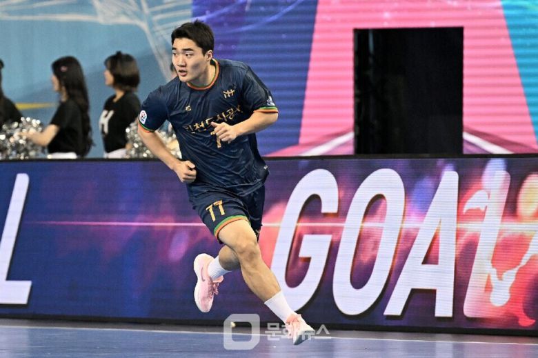 인천도시공사 김락찬이 득점 후 백코트 중이다 / 사진제공=한국핸드볼연맹