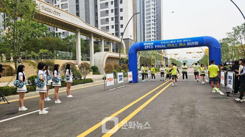 인기 예능과 드라마 촬영지 핫플레이스 ‘신검단 로열파크씨티Ⅱ’, 뛰어야 산다 촬영 모습 / 사진제공=DK아시아