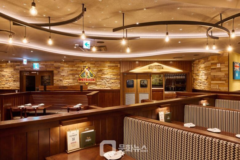 신규 오픈한 아웃백 ‘구의이스트폴점’ 매장 내부 / 사진제공=아웃백