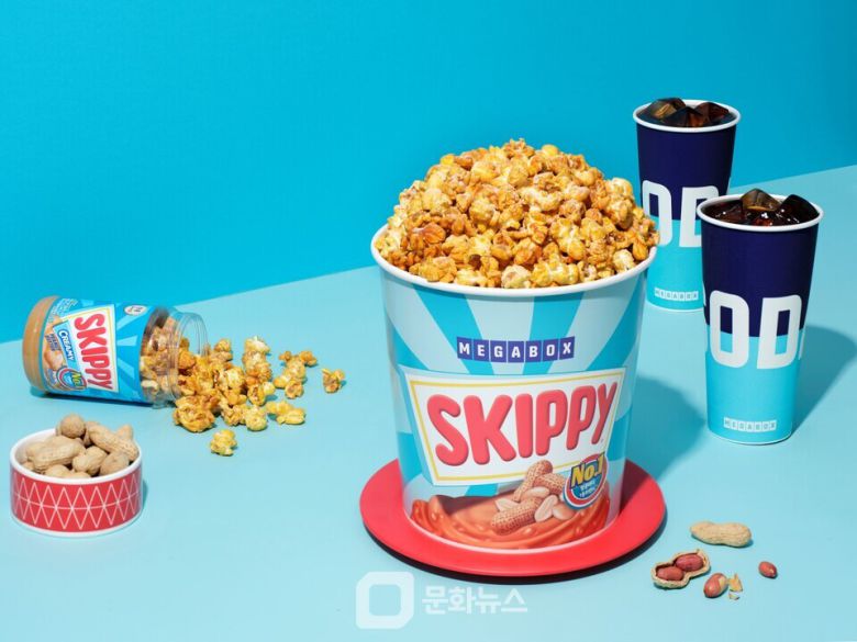 메가박스가 달콤 고소한 땅콩버터맛 팝콘을 출시한다. / 사진제공=메가박스