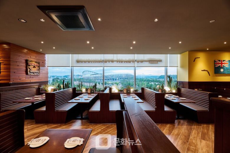 리뉴얼 오픈한 아웃백 진주롯데몰점 매장 내부 / 사진제공=아웃백