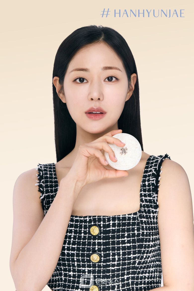 메이크업 아티스트 한현재가 자신의 이름을 내건 뷰티 브랜드 ‘샵 한현재’를 공식 론칭하며, 배우 신슬기를 첫 브랜드 모델로 발탁했다. / 사진제공=샵한현재
