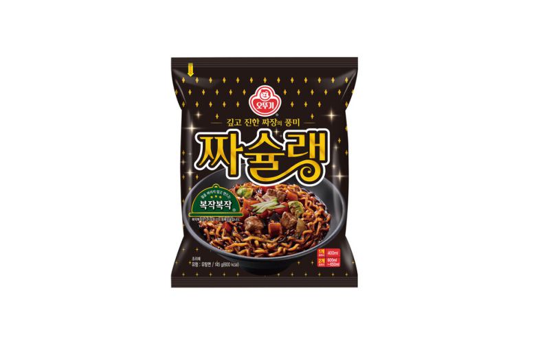 ㈜오뚜기가 짜장라면 대표 브랜드 ‘짜슐랭’의 맛과 식감을 개선한 리뉴얼 제품을 선보인다. / 사진제공=오뚜기