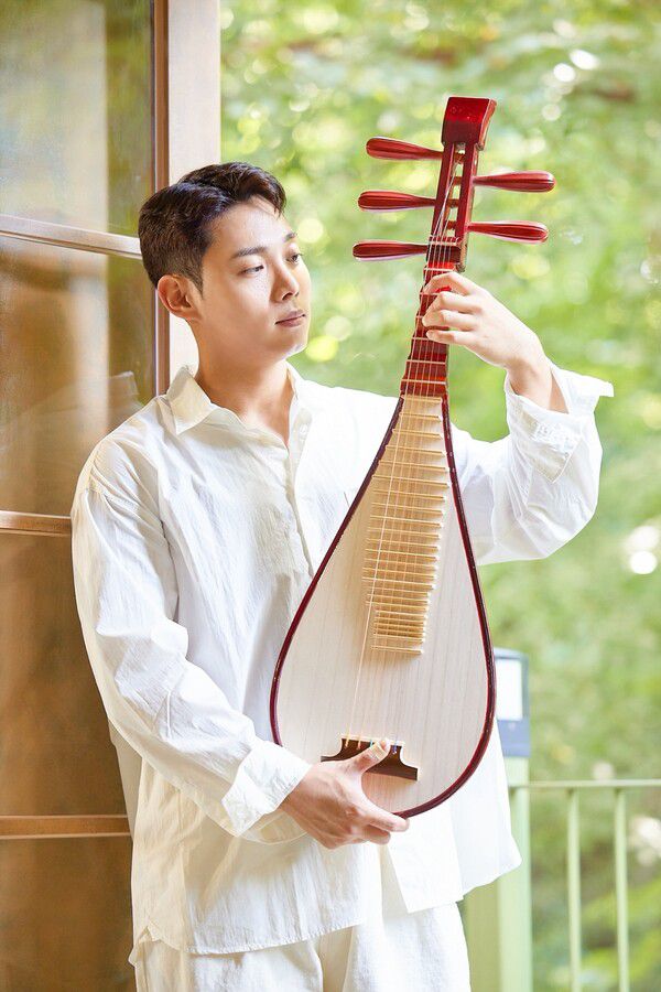 넷플릭스 애니메이션 영화 ‘케이팝 데몬헌터스(K Pop Demon Hunters)’에 비파선셋의 김주영 대표가 비파 연주로 참여했다.