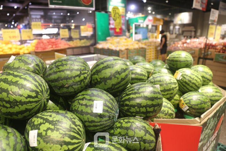 킴스클럽에 진열된 수박 / 사진제공=킴스클럽