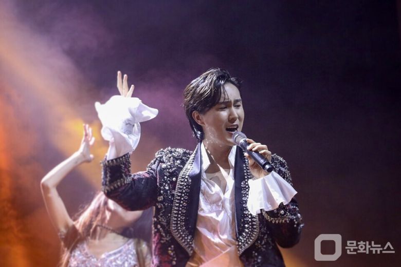 신유, 단독 콘서트 '시작' 서울 공연 성료/사진제공=엔트로엔터테인먼트