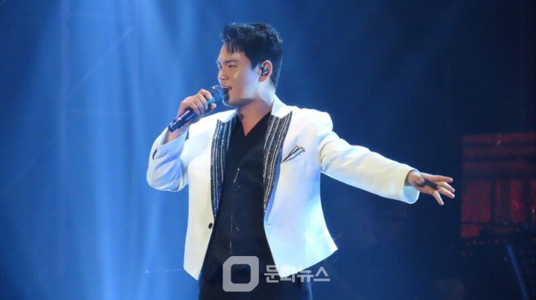 지난 5일 오후 1시와 6시, 6일 오후 1시 총 3회에 걸쳐 강릉 가톨릭관동대학교 세바스티아노 스포츠센터에서 열린 이번 공연은 김용빈, 손빈아, 천록담, 춘길, 최재명, 남승민, 추혁진 등 TOP7이 총출동해 다채로운 무대로 강원도 팬들과 소통하며 열기를 더했다. / 사진제공=밝은누리