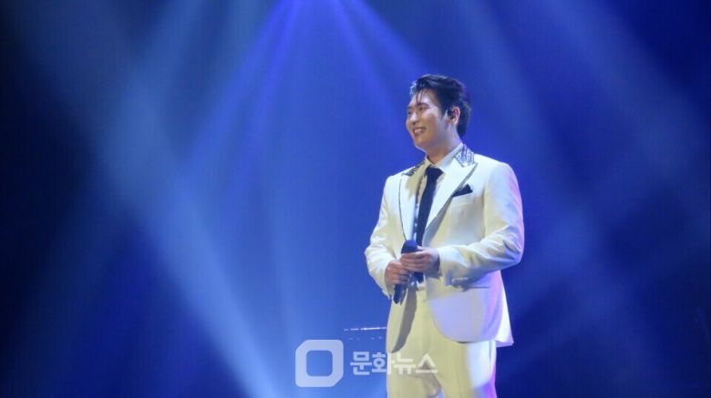 지난 5일 오후 1시와 6시, 6일 오후 1시 총 3회에 걸쳐 강릉 가톨릭관동대학교 세바스티아노 스포츠센터에서 열린 이번 공연은 김용빈, 손빈아, 천록담, 춘길, 최재명, 남승민, 추혁진 등 TOP7이 총출동해 다채로운 무대로 강원도 팬들과 소통하며 열기를 더했다. / 사진제공=밝은누리