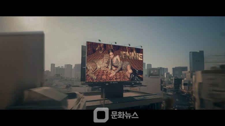 블랙핑크가 오는 11일 신곡 ‘뛰어(JUMP)’의 음원과 뮤직비디오를 동시 공개한다. YG엔터테인먼트는 8일 공식 블로그를 통해 뮤직비디오 티저 영상을 공개하며 신곡 발표 소식을 알렸다. / 사진제공=YG엔터테인먼트