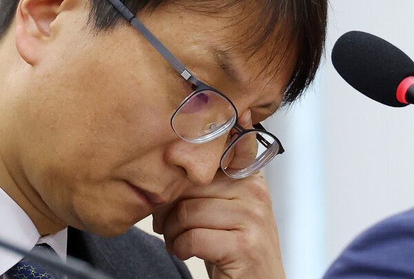 박대준 쿠팡 대표이사가 지난 2일 서울 여의도 국회에서 속개한 과학기술정보방송통신위원회의 쿠팡 개인정보 유출 사고 관련 현안질의에 출석해 의원들 질의를 받고 있다./연합뉴스