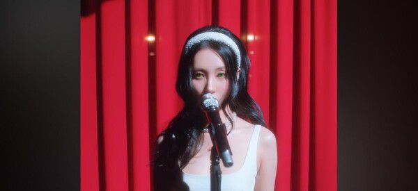 선미, ‘미니스커트’ 스페셜 필름 공개…레트로 감성으로 완성한 연말 선물 / 사진=어비스컴퍼니