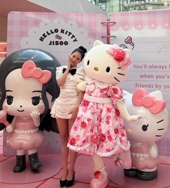 '러블리' 지수vs '시크' 제니...하의실종 패션도 '극과 극' / 사진=지수 SNS