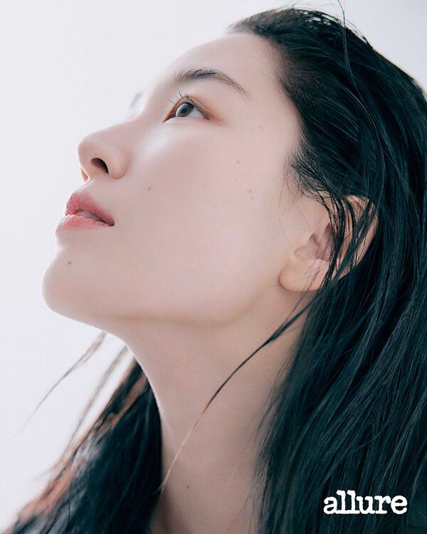 원지안, "경도를 기다리며, 내 모든 마음을 지우에게 담았다" / 사진=얼루어 코리아