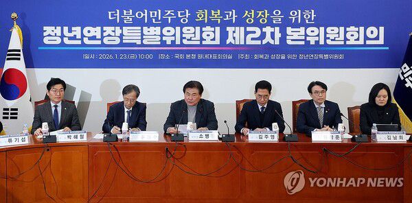 더불어민주당 소병훈 정년연장특별위원장이 23일 국회에서 열린 정년연장특별위원회 제2차 본위원회의에서 발언하고 있다. /연합뉴스