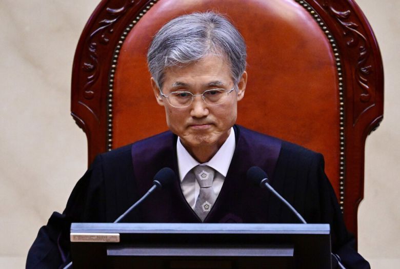 조희대 대법원장이 2025년 5월1일 서울 서초구 대법원에서 열린 이재명 더불어민주당 대선 후보의 공직선거법 위반 사건 상고심 선고에 참석해 입술을 다물고 있다. 연합뉴스