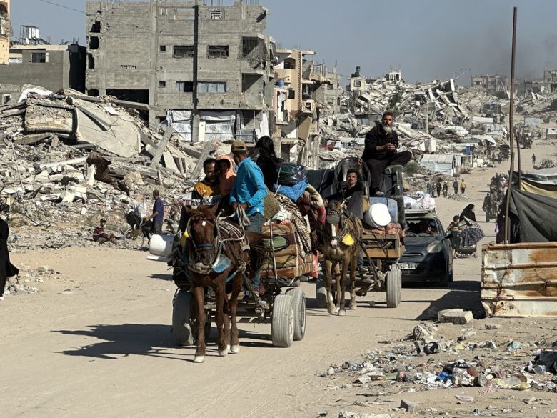 2025년 5월20일 팔레스타인 땅 가자지구 북부 지역에서 주민들이 수레를 타고 피란길에 오르고 있다. 타스 연합뉴스