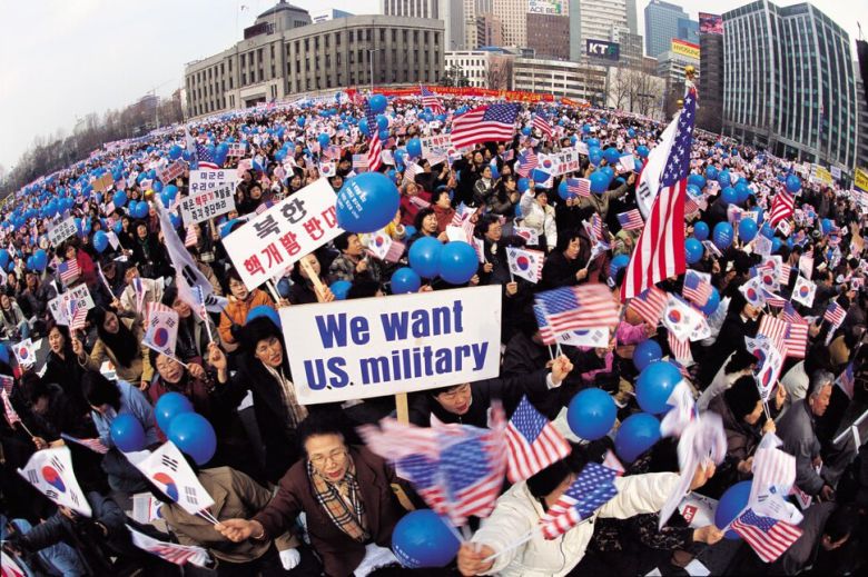 2003년 3월1일 서울시청 앞 광장에서 열린 ‘반핵반김 자유통일 3·1절 국민대회’의 모습. 한겨레 자료