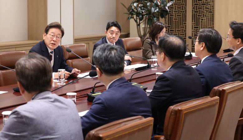 이재명 대통령이 2025년 6월4일 서울 용산구 대통령실에서 열린 1호 행정명령 비상경제점검 티에프(TF) 회의에 참석해 머리발언을 하고 있다. 대통령실사진기자단