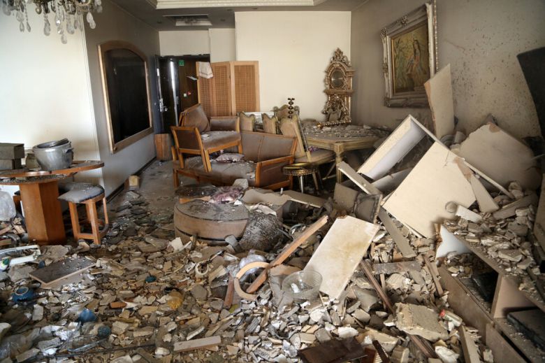 2025년 6월25일 이스라엘의 공습을 당한 이란 수도 테헤란의 주거단지 내부가 건물 잔해 등으로 아수라장이 됐다. 신화 연합뉴스