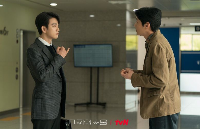 청각장애가 있는 이호수는 그 정체성을 살려 변호사로서 일한다. tvN 제공