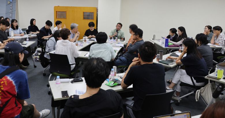 오보카타 도모야 유엔 ‘현대판 노예제’ 특별보고관이 2025년 7월4일 서울 중구 국가인권위원회에서 열린 ‘이주정책 포럼\'에 참석해 발언하고 있다. 신소영 기자 viator@hani.co.kr