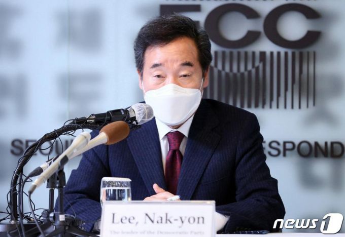 이낙연 더불어민주당 대표가 21일 오후 서울 중구 프레스센터에서 열린 외신기자클럽 초청 간담회에 참석해 인사말을 하고 있다. 2020.10.21/사진=국회사진취재단