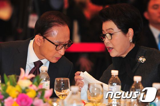 이명박 전 대통령과 김윤옥 여사./사진=뉴스1