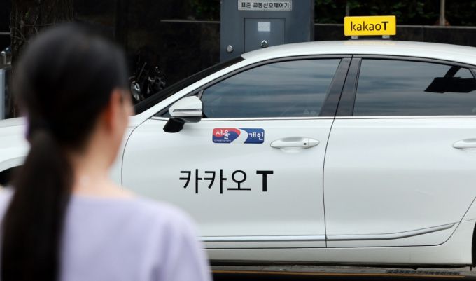 지난 5월28일 서울 중구 서울역 택시 승강장에 정차한 카카오 택시 /사진=뉴스1