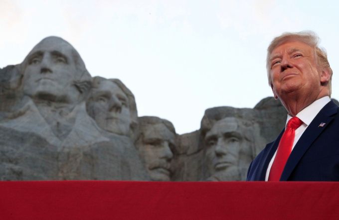 지난달 3일(현지시간) 러시모어산을 찾은 도널드 트럼프 미국 대통령/사진=로이터
