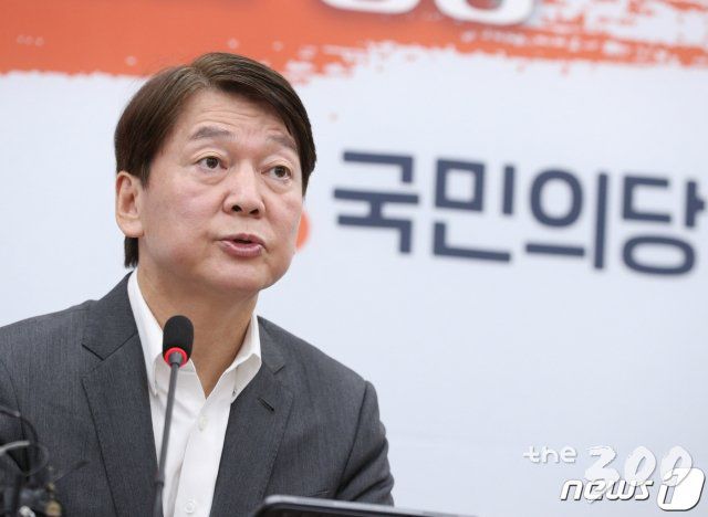 (서울=뉴스1) 신웅수 기자 = 안철수 국민의당 대표가 10일 오전 서울 여의도 국회에서 열린 최고위원회의에서 모두발언을 하고 있다. 2020.8.10/뉴스1