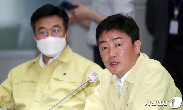 강훈식 더불어민주당 의원이 이달 4일 서울 종로구 정부서울청사 중앙재난안전상황실에서 호우피해 대처상황 점검에 나서 발언을 하고 있다. / 사진제공=뉴스1