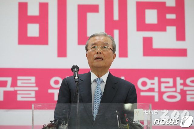 (대구=뉴스1) 공정식 기자 = 김종인 미래통합당 비상대책위원장이 18일 오후 대구 수성구 범어동 대구시당에서 열린 지방의회의원 비대면 온라인 연수에서 특강하고 있다. 2020.8.18/뉴스1