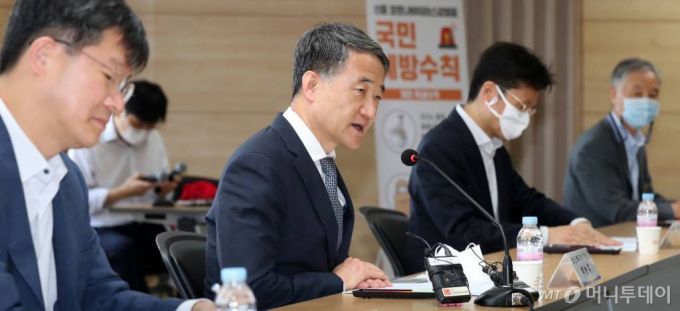 [서울=뉴시스] 이영환 기자 = 박능후 보건복지부 장관이 20일 오전 서울 중구 한국건강증진개발원에서 열린 '보건복지부-국립대병원-사립대의료원 간담회'에 참석해 발언을 하고 있다. 2020.08.20.   photo@newsis.com