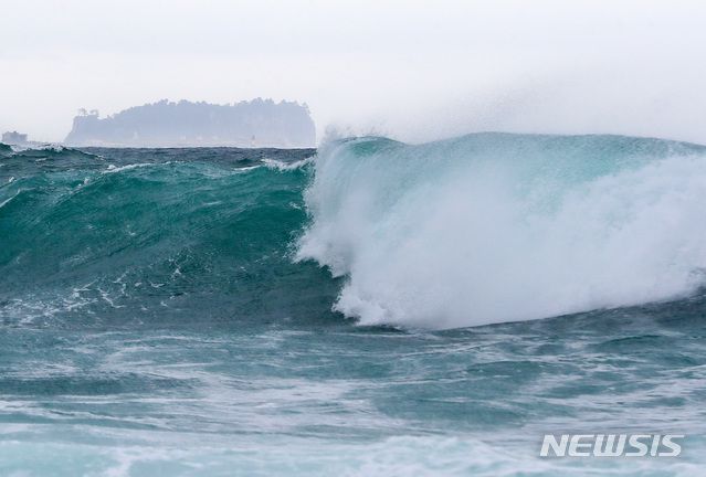 지난해 9월 태풍 링링이 영향을 미칠 당시 제주도 바다의 모습 /사진=뉴시스