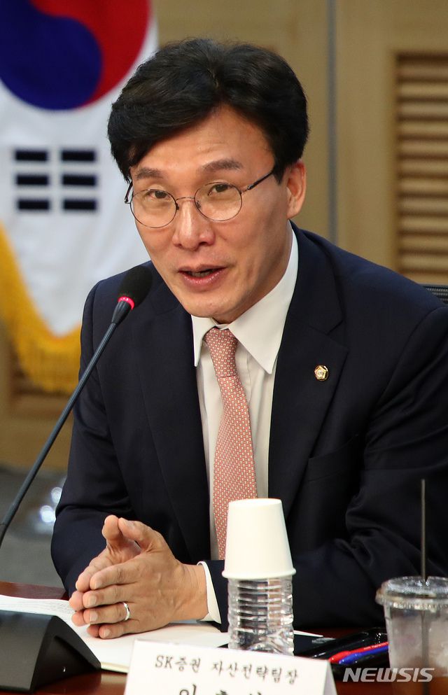 김민석 더불어민주당 국회의원이 지난 6월16일 서울 여의도 국회 의원회관에서 열린 전환기 한국경제 포럼 창립세미나에서 인사말을 하고 있다. / 사진제공=뉴시스