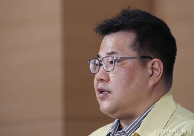[서울=뉴시스]조수정 기자 = 손영래 중앙사고수습본부 전략기획반장이 6일 오후 서울 종로구 정부서울청사에서 코로나19 대응 온라인 정례브리핑을 하고 있다. 2020.09.06.    chocrystal@newsis.com