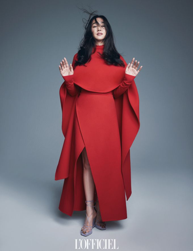 배우 수애/사진=로피시엘 YK 가을겨울 에디션