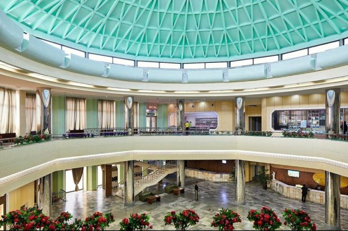 북한 평양 청년호텔의 로비. /사진=인스타그램 hotelsofnorthkorea