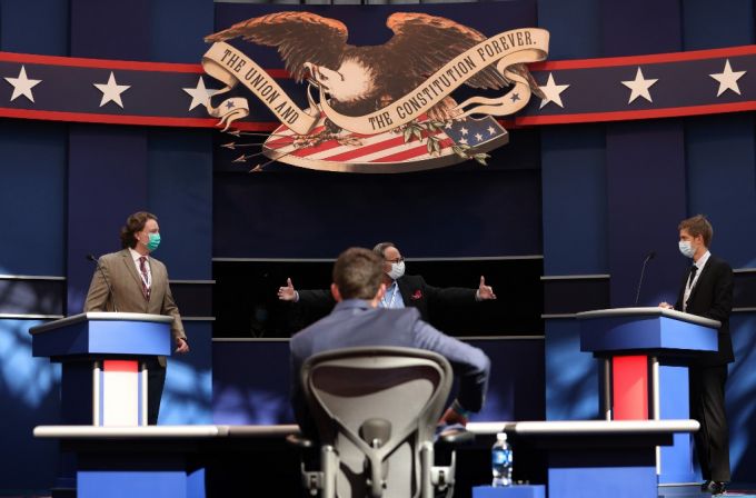 트럼프 대통령과 바이든 후보가 토론을 할 세트장 모습. /AFPBBNews=뉴스1