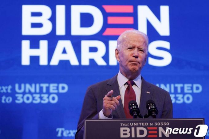 (윌밍턴 AFP=뉴스1) 우동명 기자 = 조 바이든 미국 민주당 대선후보가 27일(현지시간) 델라웨어주 윌밍턴에서 열린 선거집회서 연설을 하고 있다.