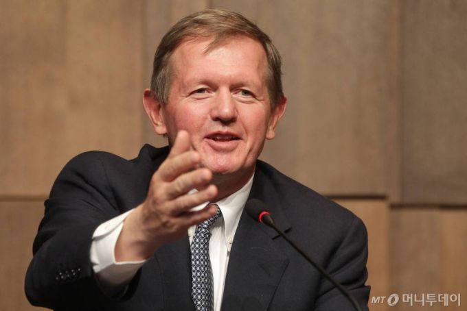 마쿠스 발렌베리 SEB 회장이 2012년 3월 서울 장충동 신라호텔에서 열린 기자간담회에서 질문에 답하고 있다. /사진=이기범 기자