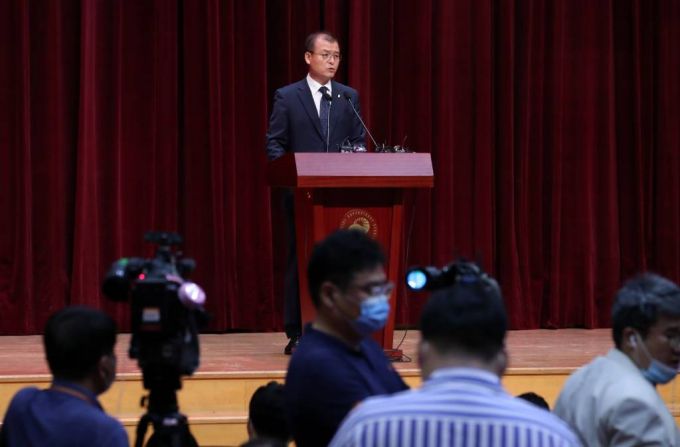 [서울=뉴시스] 고범준 기자 = 정성웅 금융감독원 부원장보가 1일 오전 서울 영등포구 금융감독원 강당에서 라임자산운용에 대한 분쟁조정위원회 개최 결과 브리핑을 하고 있다. 금감원은 라임 무역금융펀드 분쟁조정 신청 4건에 대해 착오에 의한 계약취소를 결정했다. 2020.07.01.   bjko@newsis.com