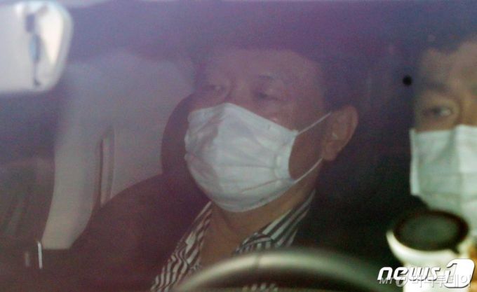 (서울=뉴스1) 구윤성 기자 = 검찰 중간간부 인사를 앞둔 25일 오전 윤석열 검찰총장이 서울 서초구 대검찰청으로 출근하고 있다. 2020.8.25/뉴스1