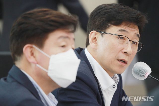 고용진 더불어민주당 의원이 지난 8월19일 오전 서울 여의도 국회 기재위 전체회의에서 열린 국세청장 후보자 인사청문회에서 김 후보자에게 질의하고 있다. / 사진제공=뉴시스