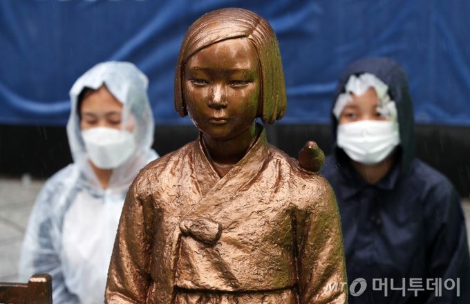 서울 종로구 옛 일본대사관 앞 소녀상/ 사진=김휘선 기자 hwijpg@