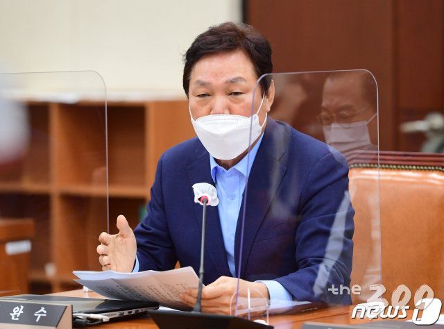 (서울=뉴스1) 박세연 기자 = 박완수 국민의힘 간사가 15일 오전 서울 여의도 국회에서 열린 행정안전위원회 전체회의에서 발언을 하고 있다.