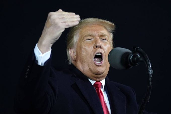 도널드 트럼프 미국 대통령이 14일(현지시간) 미 아이오와주 디모인의 디모인 국제공항에서 선거 유세를 하고 있다. 2020.10.15. /AP/뉴시스]