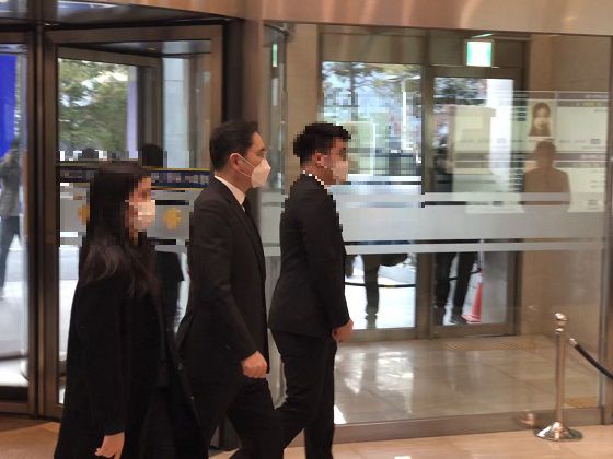 이재용 삼성전자 부회장이 25일 오후 서울 강남구 일원동 삼성서울병원 장례식장에 입장하고 있다/사진=이정혁 기자