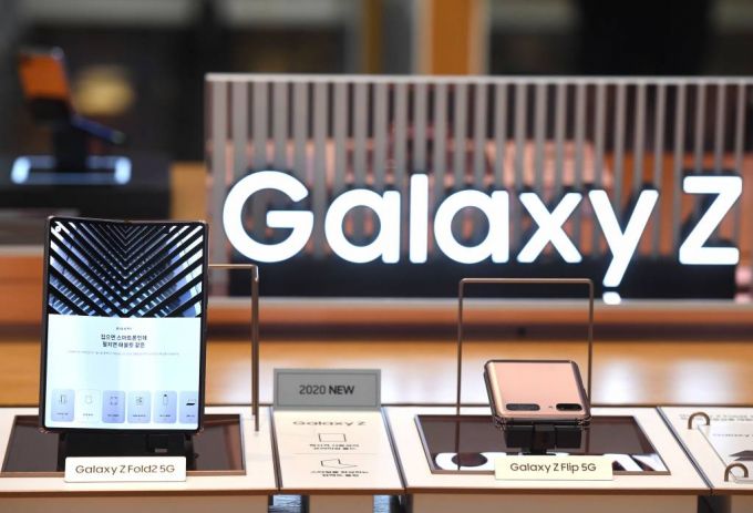 삼성전자 폴더블폰 '갤럭시 Z 폴드2'와 '갤럭시 Z 플립 5G' /사진=머니S